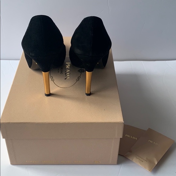 Women’s Prada black suede pumps - Picture 2 of 7